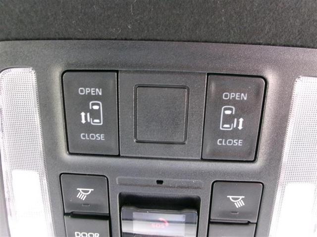 両側電動スライドドアを装備しています。狭い駐車場でも安全に開閉でき、さらに間口が広く乗り降りもし易いですよ。