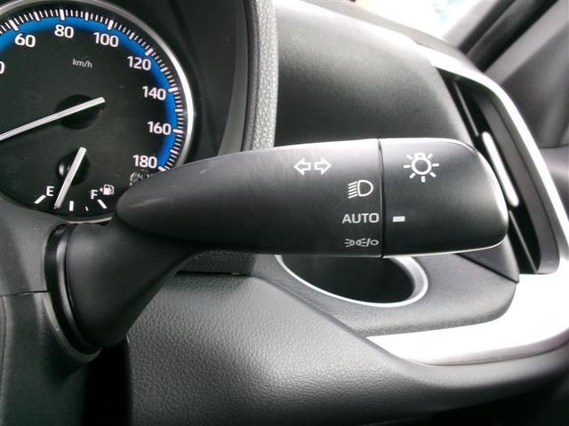 オートヘッドライトは、周囲の明るさに応じてライトのオン・オフを自動で行ないます。夕暮れ時やトンネルなどで役立ちますね。