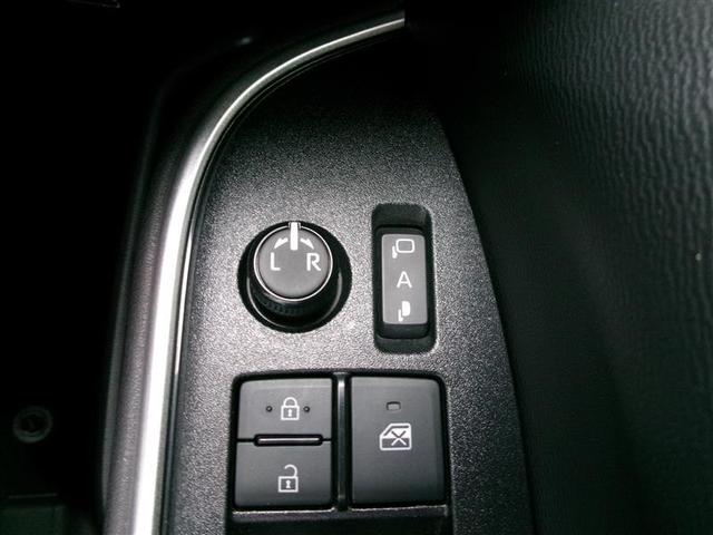 オート開閉タイプの電動格納式ドアミラーです。集中ドアロックと連動もできますので、ミラー開閉の手間も省けます。