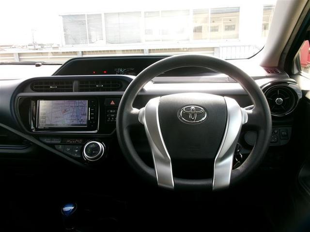 アクア S トヨタ認定中古車 キーレスエントリ フルセグ地デジ ナビ&TV オートエアコン デュアルエアバック ESC Bカメラ パワーウィンドウ ETC DVD再生可能 SRS ABS SDナビ 記録簿付(4枚目)