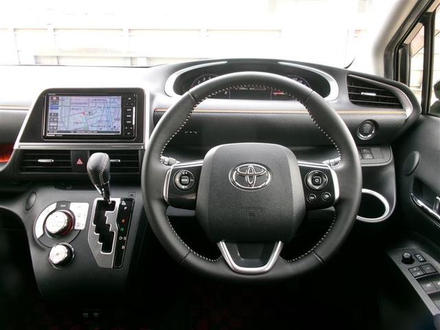 シエンタ Ｇ　クエロ　トヨタ認定中古車　軽減ブレーキ　両側自動ドア　Ｉストップ　後カメラ　デュアルエアバック　パワーウィンドウ　フルオートエアコン　ＤＶＤ再生可　ＬＥＤヘッド　ナビ＆ＴＶ　スマキー　ＶＳＣ　３列　キーレス（4枚目）