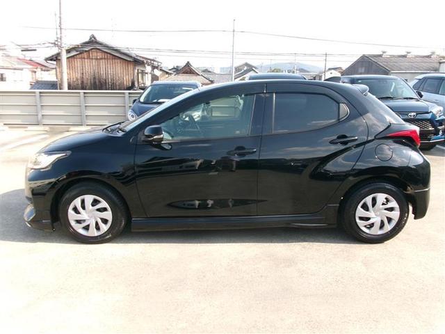 ヤリス ハイブリッドＧ　トヨタ認定中古車　ＬＥＤヘッドライト　サイドエアバッグ　　ＤＡナビ　バックモニター　ＥＴＣ車載器　横滑り防止装置　クルーズコンントロール　点検記録簿　キーフリー　オートエアコン　ＤＶＤ　ＡＢＳ（2枚目）