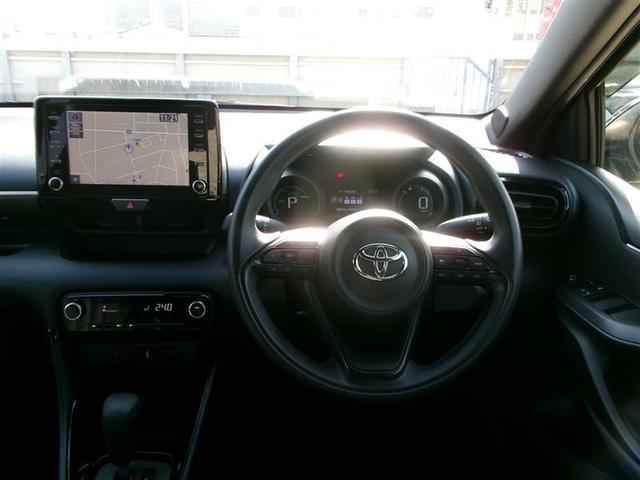 ヤリス ハイブリッドＧ　トヨタ認定中古車　ＬＥＤヘッドライト　サイドエアバッグ　　ＤＡナビ　バックモニター　ＥＴＣ車載器　横滑り防止装置　クルーズコンントロール　点検記録簿　キーフリー　オートエアコン　ＤＶＤ　ＡＢＳ（4枚目）
