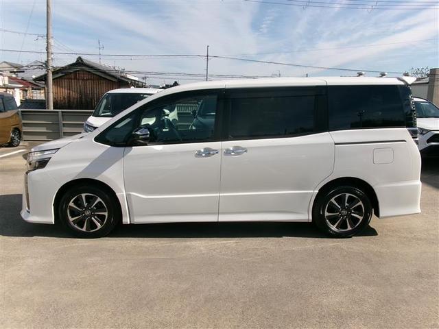 ヴォクシー ＺＳ　煌ＩＩＩ　トヨタ認定中古車　プリクラッシュ　スマートキ　アイスト　ＤＶＤ再生機能　横滑り防止装置　ナビＴＶ　アルミ　三列シート　ＷＡＣ　オートエアコン　キーレス　ＥＴＣ装備　メモリーナビ　クルコン　ＡＢＳ（2枚目）