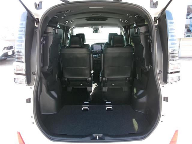 ヴォクシー ＺＳ　煌ＩＩＩ　トヨタ認定中古車　プリクラッシュ　スマートキ　アイスト　ＤＶＤ再生機能　横滑り防止装置　ナビＴＶ　アルミ　三列シート　ＷＡＣ　オートエアコン　キーレス　ＥＴＣ装備　メモリーナビ　クルコン　ＡＢＳ（12枚目）