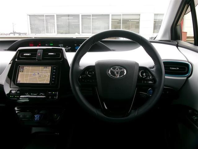 プリウス Ａ　トヨタ認定中古車　ＡＣ１００Ｖ　衝突軽減ブレーキシステム　Ｂモニタ　記録簿有　ＬＥＤヘッド　クルーズコントロール　スマートキー　Ｐシート　ＥＴＣ　アルミホイル　オートエアコン　ＳＲＳ　ＡＢＳ　ＶＳＣ（4枚目）