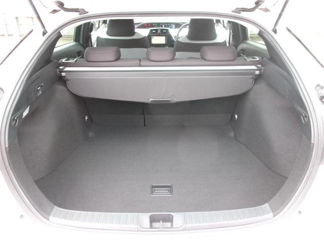 プリウス Ａ　トヨタ認定中古車　ＡＣ１００Ｖ　衝突軽減ブレーキシステム　Ｂモニタ　記録簿有　ＬＥＤヘッド　クルーズコントロール　スマートキー　Ｐシート　ＥＴＣ　アルミホイル　オートエアコン　ＳＲＳ　ＡＢＳ　ＶＳＣ（11枚目）