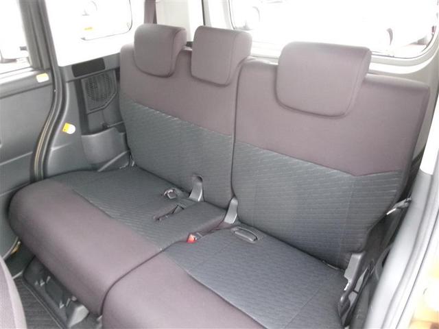 大人でも十分な後席空間です。近場はもちろん、長距離の移動でも楽ですね！