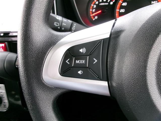 ステアリングスイッチは、ハンドルを握りながらオーディオ操作などが可能です。走行中の視線移動も最小限で済むので安全にも役立ちます。