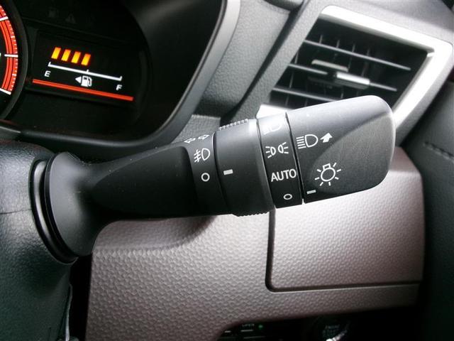 オートヘッドライトは、周囲の明るさに応じてライトのオン・オフを自動で行ないます。夕暮れ時やトンネルなどで役立ちますね。