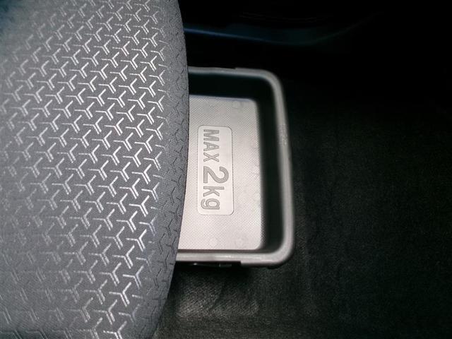 ����ȃV�[�g�A���_�[�g���C�𑕔����Ă��܂��B���[�X�y�[�X���������񂠂�Ə�����܂��ˁB