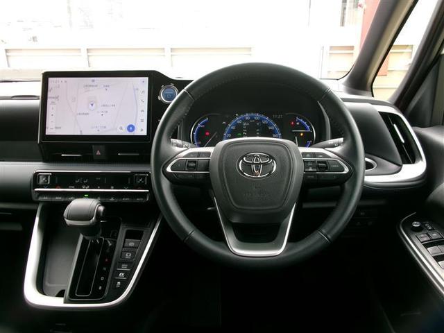 ヴォクシー ハイブリッドＳ－Ｚ　トヨタ認定中古車　パワーウィンドウ　ＤＶＤ再生機能　インテリキー　横滑防止装置　地デジＴＶ　アクティブクルーズコントロール　リアカメラ　エアバッグ　ＡＢＳ　１００Ｖ充電　ナビＴＶ　ＷＡＣ　キーレス（4枚目）