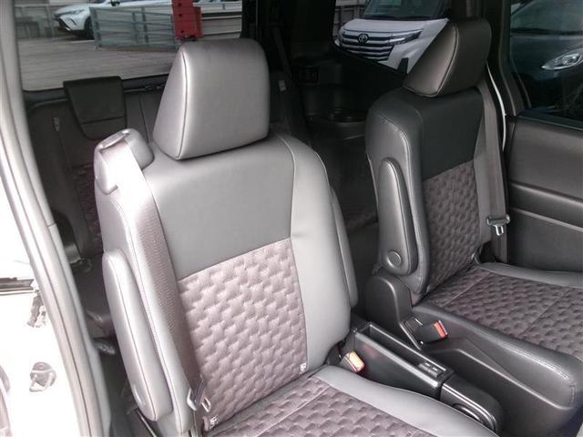 ヴォクシー ハイブリッドＳ－Ｚ　トヨタ認定中古車　パワーウィンドウ　ＤＶＤ再生機能　インテリキー　横滑防止装置　地デジＴＶ　アクティブクルーズコントロール　リアカメラ　エアバッグ　ＡＢＳ　１００Ｖ充電　ナビＴＶ　ＷＡＣ　キーレス（12枚目）