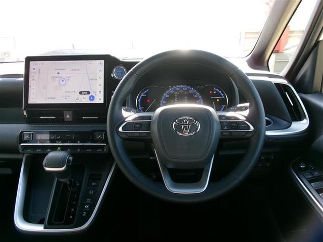ノア ハイブリッドＳ－Ｚ　トヨタ認定中古車　スマートキ　助手席エアバッグ　クルコン　ＥＴＣ車載器　ＤＶＤ　ＬＥＤライト　メモリーナビ　パワステ　３列シート　Ｗエアコン　エアコン　横滑防止装置　ナビ＆ＴＶ　アルミホイール（4枚目）