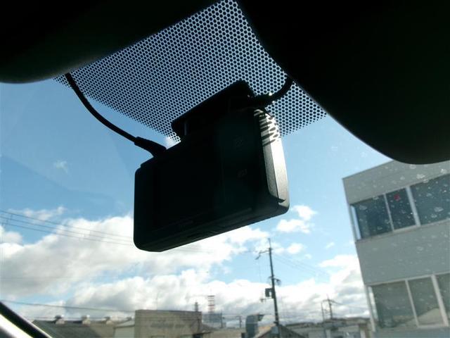 ノア ハイブリッドＳ－Ｚ　トヨタ認定中古車　スマートキ　助手席エアバッグ　クルコン　ＥＴＣ車載器　ＤＶＤ　ＬＥＤライト　メモリーナビ　パワステ　３列シート　Ｗエアコン　エアコン　横滑防止装置　ナビ＆ＴＶ　アルミホイール（24枚目）