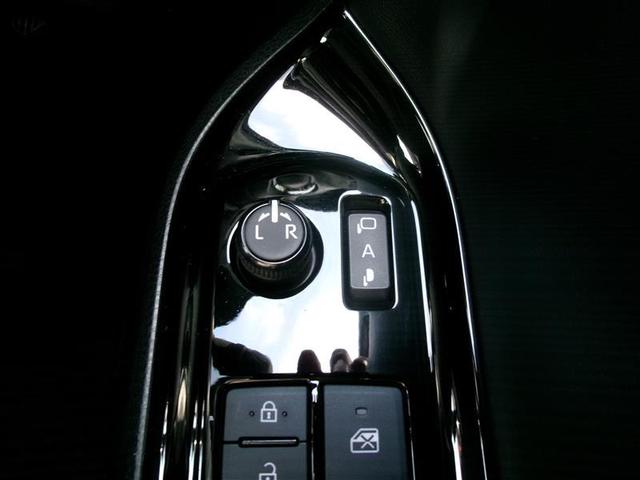 ヴォクシー ＺＳ　煌ＩＩＩ　トヨタ認定中古車　バックガイドモニタ　両側Ｐドア　ＡＷ　ＬＥＤライト　リアオートエアコン　スマートキープッシュスタート　ＤＶＤ再生可　ＥＴＣ装備　キーレス　オートエアコン　三列シート　ナビＴＶ（37枚目）