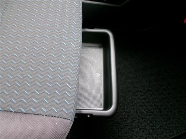 ����ȃV�[�g�A���_�[�g���C�𑕔����Ă��܂��B���[�X�y�[�X���������񂠂�Ə�����܂��ˁB