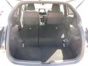 後席を倒すと収納力がアップします。長尺物も積めるのでカーライフの幅が広がりますね。