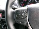 ステアリングスイッチは、ハンドルを握りながらオーディオ操作などが可能です。走行中の視線移動も最小限で済むので安全にも役立ちます。