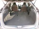 後席を倒すと収納力がアップします。長尺物も積めるのでカーライフの幅が広がりますね。