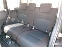 大人でも十分な後席空間です。近場はもちろん、長距離の移動でも楽ですね!