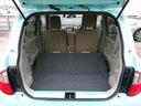 後席を倒すと収納力がアップします。長尺物も積めるのでカーライフの幅が広がりますね。