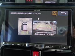 バックモニター付きですので、日常の駐車はもちろん、人や障害物のなど後方が映像で確認出来るので安心です！目視でもご確認ください。全周囲モニター付きで上から見たような映像も確認できます。（補助装置です） 6