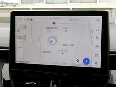 ＤＣＭ（専用通信機）を装備したコネクティッドナビです。なお無償でのご利用期間は限定（令和１０年７月まで）されています。詳しくは営業スタッフにお問い合わせください。 5