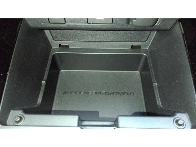 プリウス Ｇ　１オーナー　衝突被害軽減ブレーキ　アイドルストップ　ＬＥＤライト　フルセグＴＶ　ＡＣ１００Ｖ　クルーズコントロール　ＴＶ　キーフリー　スマキー　カーテンエアバック　エアコン　イモビライザー　ＥＳＣ（14枚目）