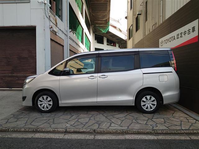 ノア Ｘ　ＡＵＸ　リアオートエアコン　パワーステアリング　助手席エアバック　オートクルーズコントロール　ワンオーナー　横滑り防止装置　キーレスエントリー　ナビ＆ＴＶ　オートエアコン　パワーウィンドウ　４ＷＤ（4枚目）