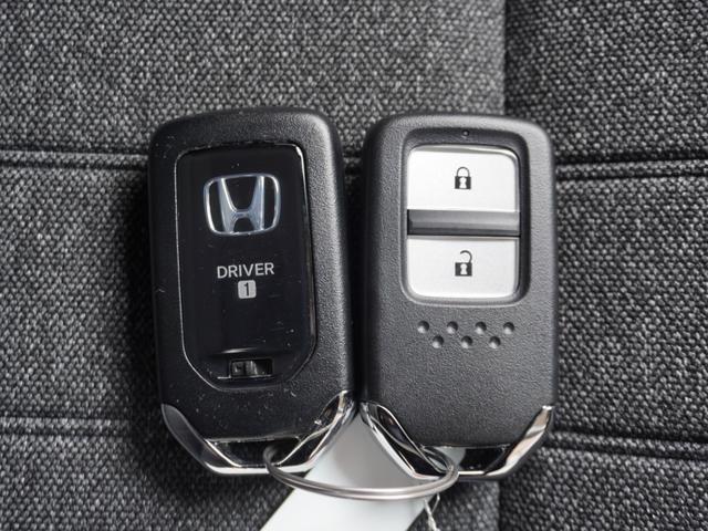 フィット ｅ：ＨＥＶホーム　弊社元デモカー　純正９インチナビ　ＥＴＣ　アダプティブクルーズコントロール　純正フロントドラレコ　全周囲カメラ　障害物センサー　ＬＥＤヘッドライト　衝突被害軽減ブレーキ　ホンダセンシング（35枚目）