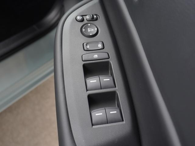 フィット ｅ：ＨＥＶホーム　弊社元デモカー　純正９インチナビ　ＥＴＣ　アダプティブクルーズコントロール　純正フロントドラレコ　全周囲カメラ　障害物センサー　ＬＥＤヘッドライト　衝突被害軽減ブレーキ　ホンダセンシング（47枚目）