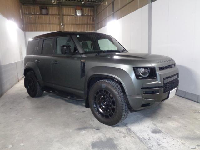 ディフェンダー オクタ　エディションワン　９０台限定車　純正マットプロテクションフイルム　ルーフ社外プロテクションフイルム　２０インチスタイル１０８６ホイール　ブラックコントラストルーフ＆ルーフレール　ゴールドキャリパー　Ｆ．Ｓ．Ｒドラレコ（2枚目）
