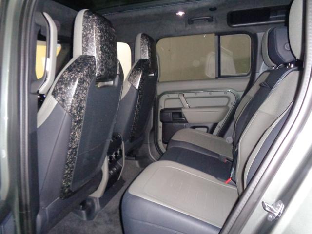 ディフェンダー オクタ　エディションワン　９０台限定車　純正マットプロテクションフイルム　ルーフ社外プロテクションフイルム　２０インチスタイル１０８６ホイール　ブラックコントラストルーフ＆ルーフレール　ゴールドキャリパー　Ｆ．Ｓ．Ｒドラレコ（6枚目）