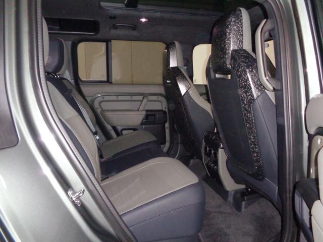 ディフェンダー オクタ　エディションワン　９０台限定車　純正マットプロテクションフイルム　ルーフ社外プロテクションフイルム　２０インチスタイル１０８６ホイール　ブラックコントラストルーフ＆ルーフレール　ゴールドキャリパー　Ｆ．Ｓ．Ｒドラレコ（7枚目）