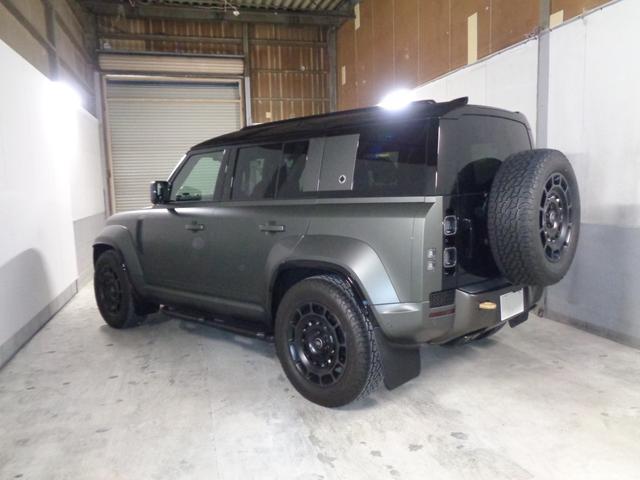 ディフェンダー オクタ　エディションワン　９０台限定車　純正マットプロテクションフイルム　ルーフ社外プロテクションフイルム　２０インチスタイル１０８６ホイール　ブラックコントラストルーフ＆ルーフレール　ゴールドキャリパー　Ｆ．Ｓ．Ｒドラレコ（21枚目）