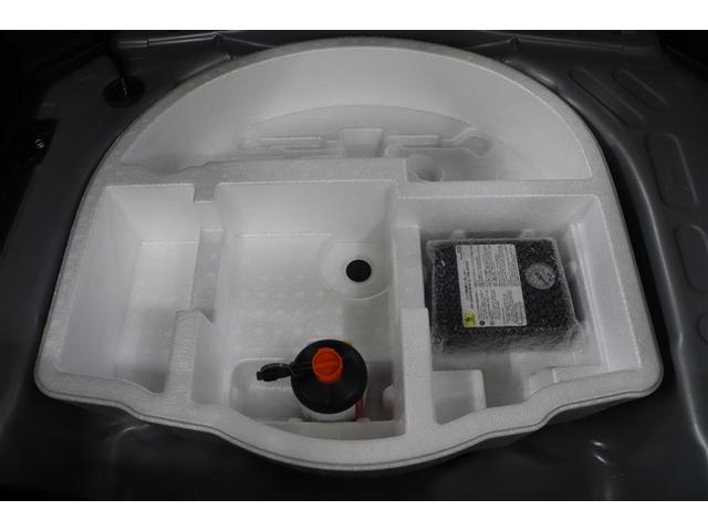 �f�b�L�{�[�h���ɂ����[������Ă��܂��B��ԗp�i�Ȃǂ����Ă����ĕ֗��ł���B�X�y�[�X���Ƀp���N�C���L�b�g�𑕔����Ă��܂��B�ŋ߂͖��g�p�̂܂ܔp���ƂȂ�X�y�A�^�C���������̂ŁA�G�R�ł��ˁB