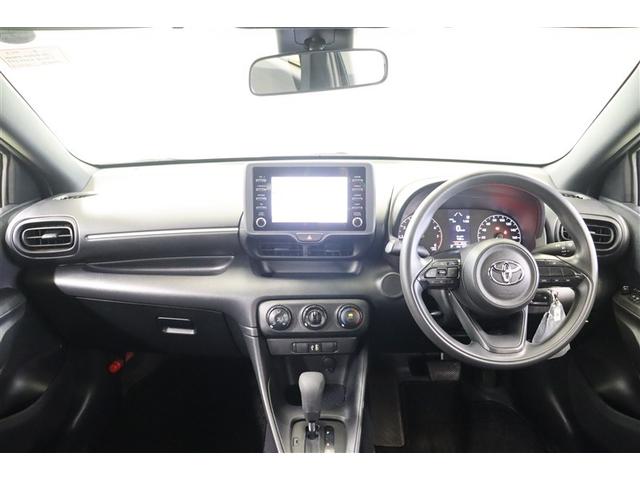 ヤリス Ｘ　ＰＣＳ　横滑り防止装置付き　記録簿有　ワイヤレスキー　バックガイドモニター　盗難防止　サイドエアバック　エアコン　Ｗエアバッグ　パワーウインドウ　ＥＴＣ付き　パワステ　運転席エアバッグ　ナビ　ＡＢＳ（4枚目）