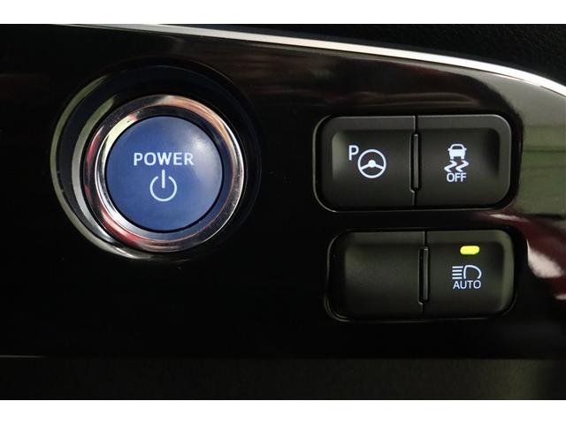 �n���h���ɂo�}�[�N�̃X�C�b�`�́y�p�[�L���O�A�V�X�g�z�ł��B�Z���T�[�Ŏ��͂̏�Q�������o���ăo�b�N�J�n�ʒu��n���h����؂�^�C�~���O�������Ă���܂��B�n���h��������A�V�X�g���Ă����֗��ȋ@�\�ł��B