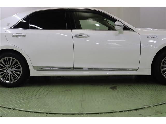 �t�����g���烊���ւƉ��т�͋������b�L���C�����T�C�h�r���[�ɃV���[�v���ƍ��������v���X����h�A�A���_�[�K�[�j�b�V���𑕒����Ă��܂��B