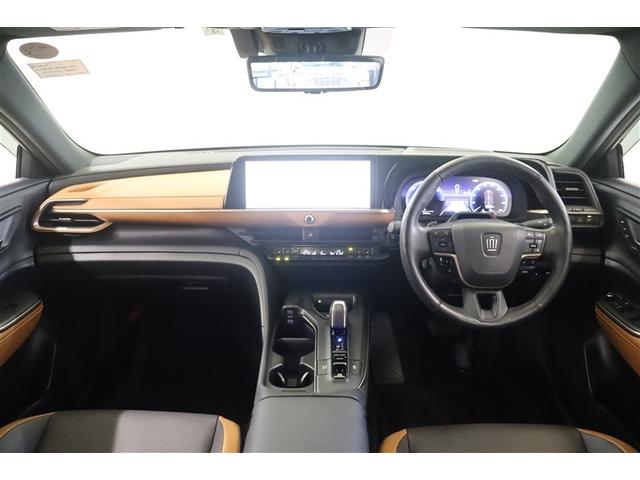 ����ɃJ���[���U�[�g���ƃJ�b�p�[�̃A�N�Z���g���������ȍ������Y���X�e�A�����O���ł��B�f�B�X�v���C�⃁�[�^�[�A����@�킪�����ɏW�񂳂�A�������ƂȂ����ϓI�ɉ^�]�ł���f�U�C���͂������N���E���ł��B