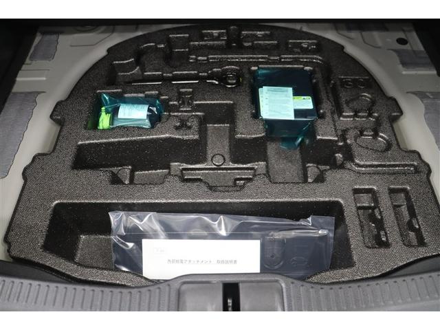 ���Q�[�W�X�y�[�X�ɂ͐�ԗp�i�Ȃǂ̎��[�ɕ֗��ȏ������[������Ă��܂��B�X�y�[�X���Ƀp���N�C���L�b�g�𑕔��B��펞���d�V�X�e�����쓮������ꍇ�ɑ��ɑ�������O�����d�A�^�b�`�����g���������Ă��܂��B