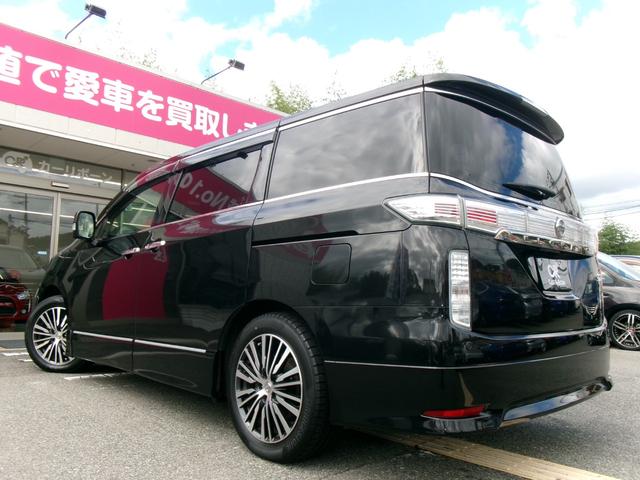 エルグランド ３５０ハイウェイスタープレミアム　両側電動スライドドア／パワーバックドア／後席フリップダウンモニター／純正ナビ・フルセグＴＶ／アラウンドビューモニター／黒革シート／シートヒーター／パワーシート／７人乗りオットマン／純正１８インチアルミ（70枚目）