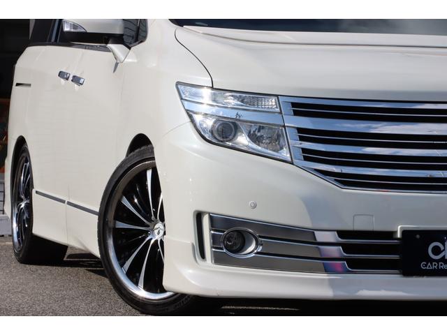 エルグランド ライダー　黒本革シート　マニュアルシート　サンルーフ／エアロ／ＲＡＹＳ２０インチアルミ／ＴＥＩＮ車高調／ニスモマフラー／黒革シート／７人乗りオットマン／ナビ・フルセグＴＶ／両側電動スライドドア／ＨＩＤヘッドライト／ＥＴＣ／スマートキー／禁煙（4枚目）