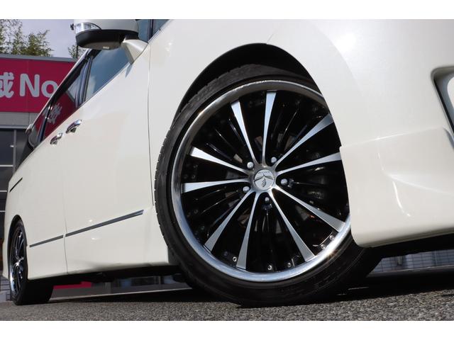 エルグランド ライダー　黒本革シート　マニュアルシート　サンルーフ／エアロ／ＲＡＹＳ２０インチアルミ／ＴＥＩＮ車高調／ニスモマフラー／黒革シート／７人乗りオットマン／ナビ・フルセグＴＶ／両側電動スライドドア／ＨＩＤヘッドライト／ＥＴＣ／スマートキー／禁煙（7枚目）