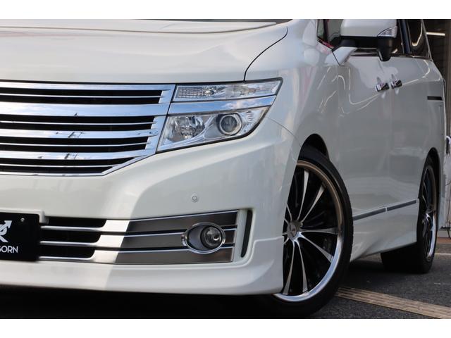 エルグランド ライダー　黒本革シート　マニュアルシート　サンルーフ／エアロ／ＲＡＹＳ２０インチアルミ／ＴＥＩＮ車高調／ニスモマフラー／黒革シート／７人乗りオットマン／ナビ・フルセグＴＶ／両側電動スライドドア／ＨＩＤヘッドライト／ＥＴＣ／スマートキー／禁煙（10枚目）