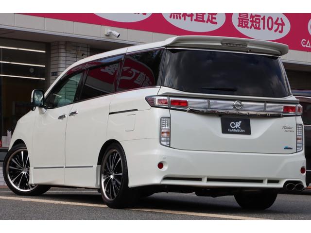 エルグランド ライダー　黒本革シート　マニュアルシート　サンルーフ／エアロ／ＲＡＹＳ２０インチアルミ／ＴＥＩＮ車高調／ニスモマフラー／黒革シート／７人乗りオットマン／ナビ・フルセグＴＶ／両側電動スライドドア／ＨＩＤヘッドライト／ＥＴＣ／スマートキー／禁煙（23枚目）