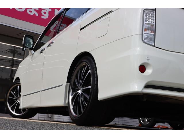 エルグランド ライダー　黒本革シート　マニュアルシート　サンルーフ／エアロ／ＲＡＹＳ２０インチアルミ／ＴＥＩＮ車高調／ニスモマフラー／黒革シート／７人乗りオットマン／ナビ・フルセグＴＶ／両側電動スライドドア／ＨＩＤヘッドライト／ＥＴＣ／スマートキー／禁煙（24枚目）