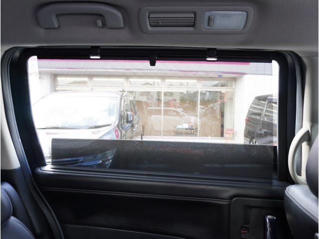 エルグランド ライダー　黒本革シート　マニュアルシート　サンルーフ／エアロ／ＲＡＹＳ２０インチアルミ／ＴＥＩＮ車高調／ニスモマフラー／黒革シート／７人乗りオットマン／ナビ・フルセグＴＶ／両側電動スライドドア／ＨＩＤヘッドライト／ＥＴＣ／スマートキー／禁煙（43枚目）