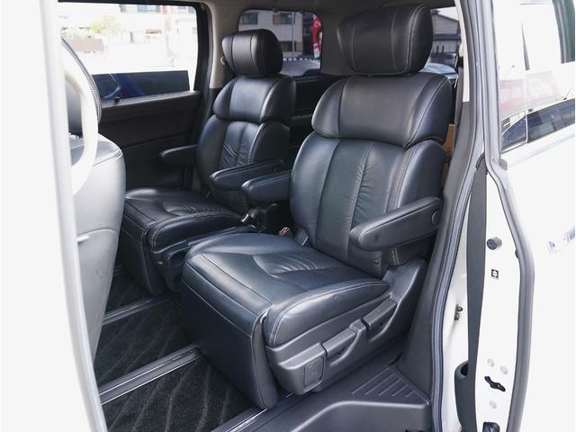 エルグランド ライダー　黒本革シート　マニュアルシート　サンルーフ／エアロ／ＲＡＹＳ２０インチアルミ／ＴＥＩＮ車高調／ニスモマフラー／黒革シート／７人乗りオットマン／ナビ・フルセグＴＶ／両側電動スライドドア／ＨＩＤヘッドライト／ＥＴＣ／スマートキー／禁煙（44枚目）